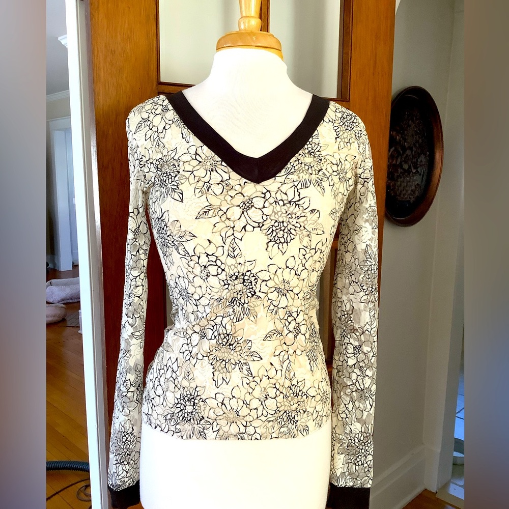 Petit pois by Viviana Floral V-Neck Long Sleeve Top